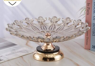 ✨ فخامة التفاصيل تبدأ من هنا ✨ مع طبق فاكهه من Trendy Home 🏡💎 تصميم أنيق مستوحى من الزهرة الملكية ليمنحك لمسة جمال استثنائية على كل مائدة أو ركن في منزلك. يأتي بلمعان زجاجي راقٍ وقاعدة ذهبية لامعة تضيف لمسة فخمة تخطف الأنظار 👑 مثالي لتقديم الفواكه، الحلويات أو حتى كقطعة ديكور مميزة تعكس ذوقك الرفيع 🌷 💎 خامات عالية الجودة 🌸 متوفر بعدة ألوان أنيقة للإستفسار و طلبات الجملة و الموزعين 01090024592 01017660269 01201416156 01031226036 العنوان :دمياط - الزرقا - ميت الخولي عبدالله - سكة السنط - شركة تريندي هوم لإستيراد وتجارة الأدوات المنزلية بالجملة فقط